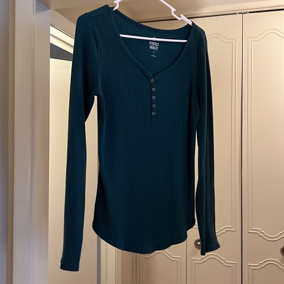 Tops - Perfect Henley shirt